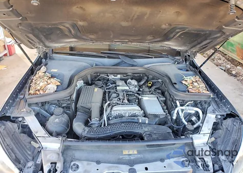 2016 Mercedes-Benz Glc 300 z USA, uszkodzony, nr VIN WDC0G4JB1GF060597